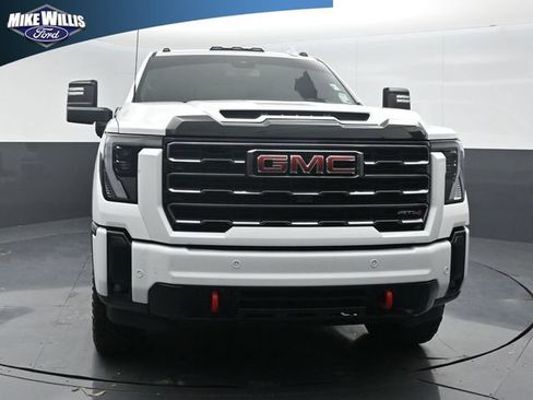 Used 2025 GMC Sierra 2500 AT4 AWD/4WD image 2