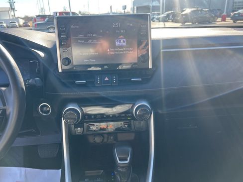 Used 2022 Toyota RAV4 Limited image 15