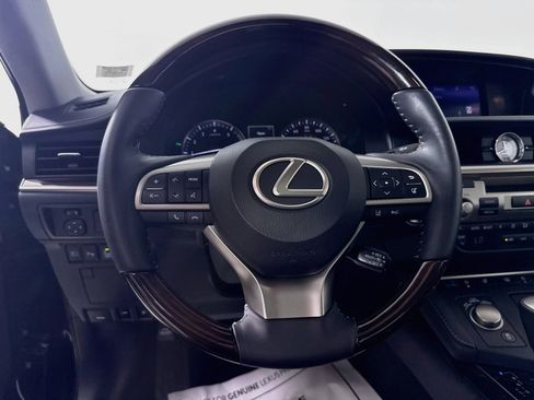 Used 2017 Lexus ES 350 w/ Luxury Package FWD image 12