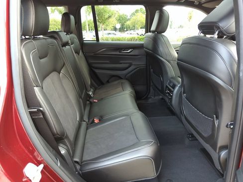 Used 2024 Jeep Grand Cherokee Altitude AWD/4WD image 24