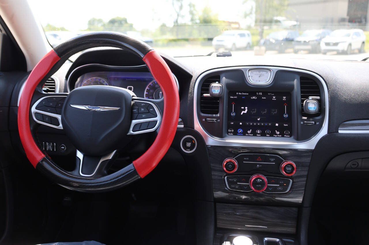 Used 2019 Chrysler 300 Touring L w/ Quick Order Package 22F AWD/4WD image 23