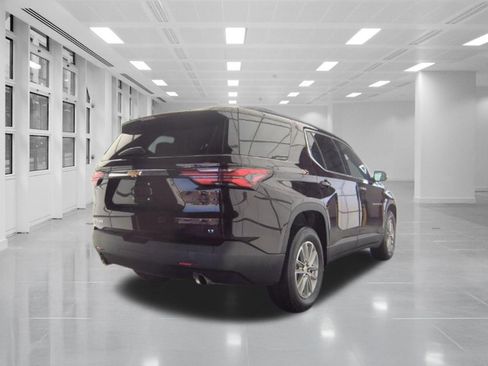 Used 2023 Chevrolet Traverse LT FWD image 4