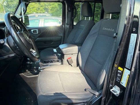 Used 2021 Jeep Wrangler Unlimited Sahara AWD/4WD image 9