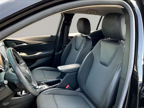 Used 2022 Buick Encore GX Preferred w/ Sport Touring Package FWD image 21