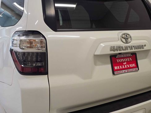 Used 2019 Toyota 4Runner SR5 Premium AWD/4WD image 7