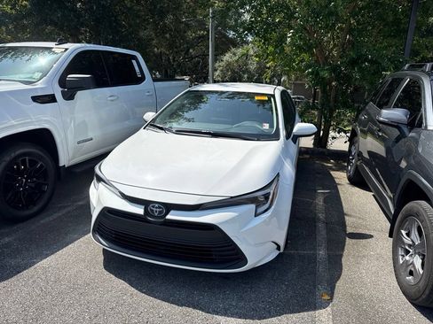 Used 2024 Toyota Corolla LE FWD image 1
