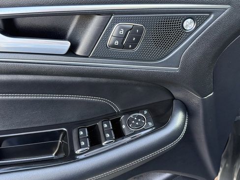 Used 2019 Ford Edge Titanium image 14