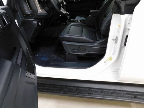 New 2025 Ford Bronco Outer Banks w/ Black Appearance Package image 22