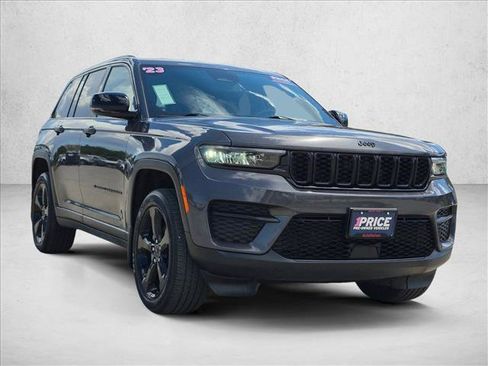 Used 2023 Jeep Grand Cherokee Altitude AWD/4WD image 3