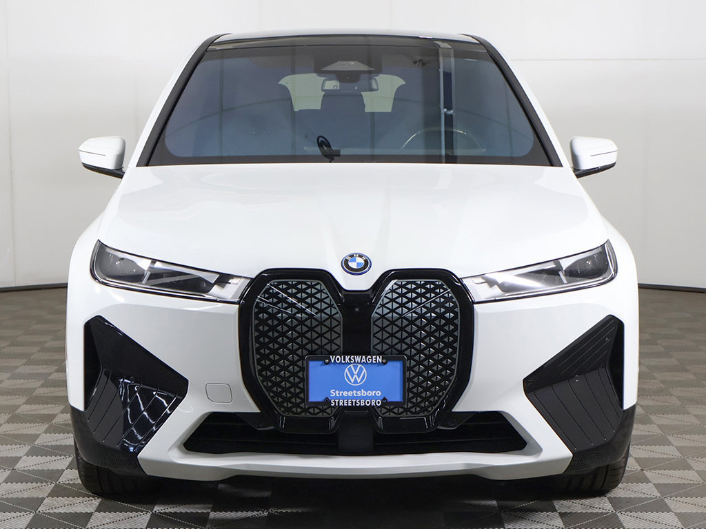 Used 2024 BMW iX xDrive50 w/ Sport Package AWD/4WD image 14