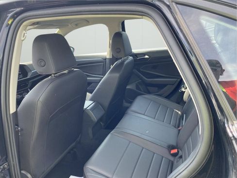Used 2024 Volkswagen Jetta SE FWD image 13