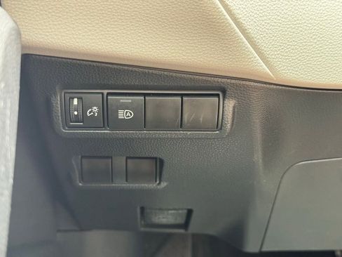 Used 2024 Toyota Corolla Cross L image 24