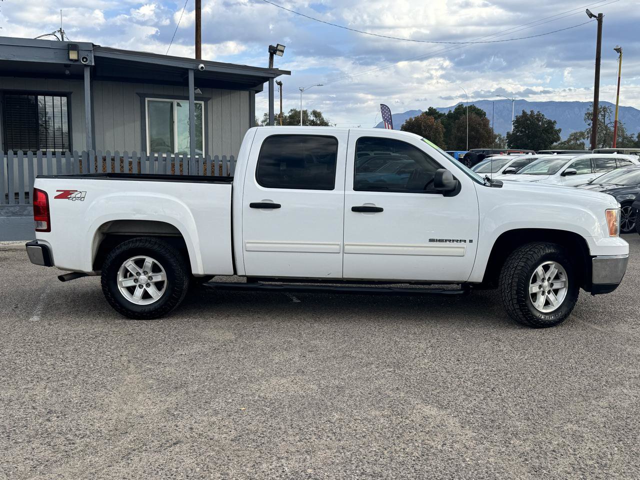 Used 2008 GMC Sierra 1500 SLE w/ Power Pack Plus AWD/4WD image 8
