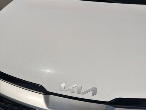 Used 2024 Kia Sportage EX FWD image 3