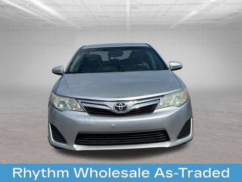 Used 2013 Toyota Camry LE FWD image 2