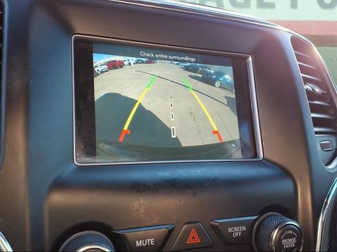 Used 2021 Jeep Grand Cherokee Laredo image 11