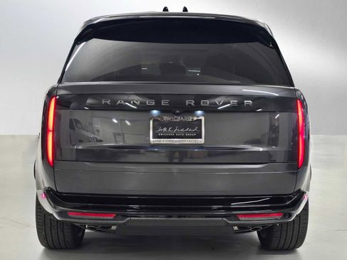 New 2025 Land Rover Range Rover Long Wheelbase SE image 4