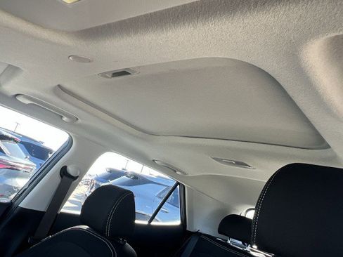 Used 2025 Hyundai Venue SEL image 18