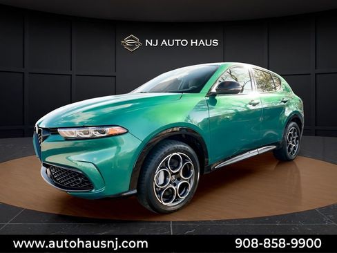 Used 2025 Alfa Romeo Tonale w/ Premium Package AWD/4WD image 5
