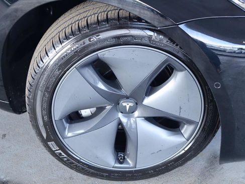 Used 2018 Tesla Model 3 Long Range RWD image 3
