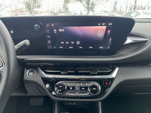 Used 2025 Buick Envista Sport Touring image 18