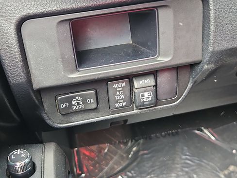 Used 2017 Toyota Tacoma TRD Off-Road w/ Tow Package (A/T) AWD/4WD image 15