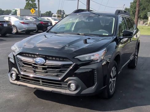 Used 2023 Subaru Outback Premium AWD/4WD image 3