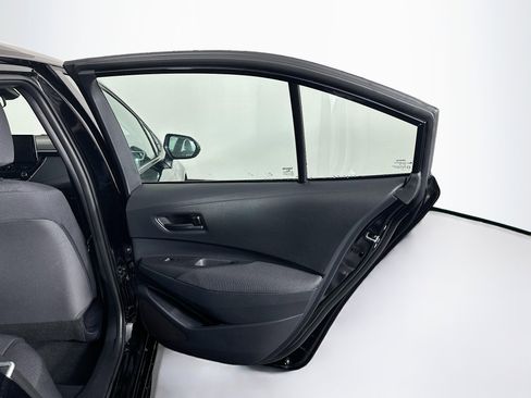 Used 2025 Toyota Corolla LE image 28