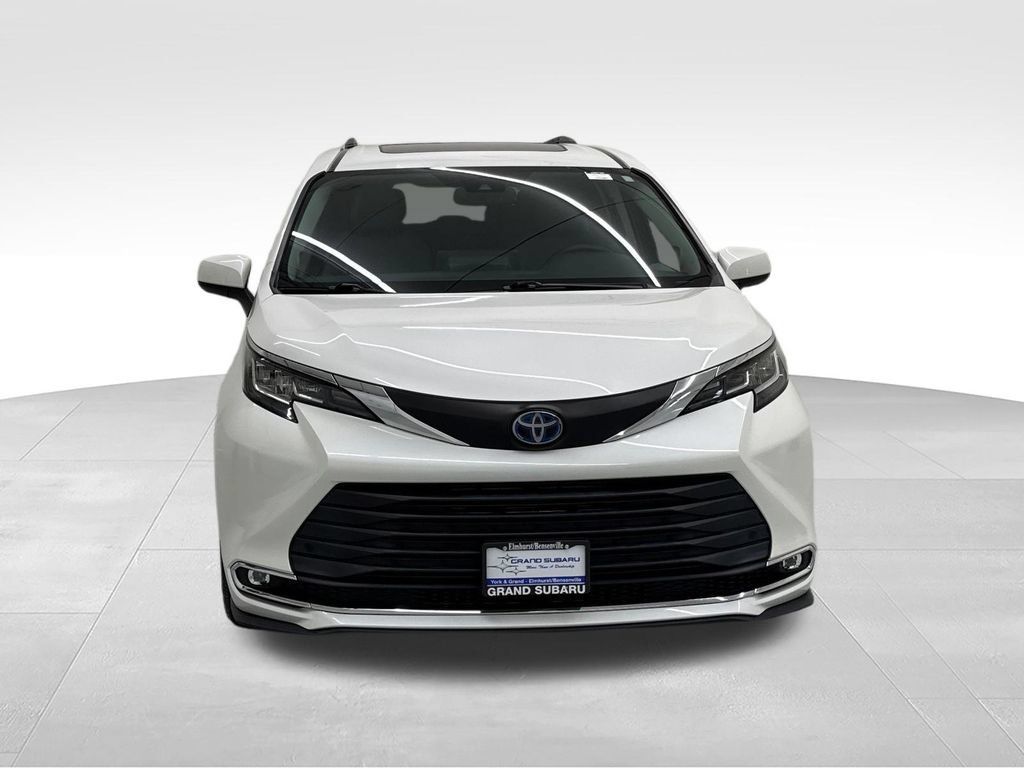 Used 2021 Toyota Sienna XLE w/ XLE Plus Package FWD image 9