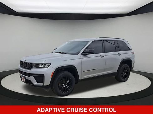 New 2026 Jeep Grand Cherokee Altitude AWD/4WD image 4