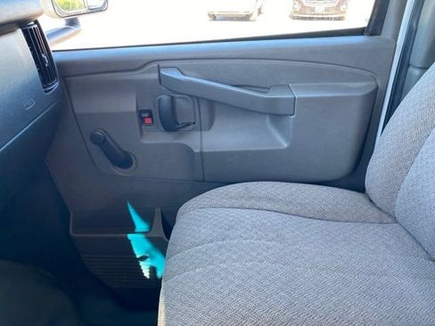 Used 2019 Chevrolet Express 3500 Extended RWD image 27