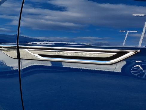 Certified 2025 Volkswagen Atlas Cross Sport SE image 30