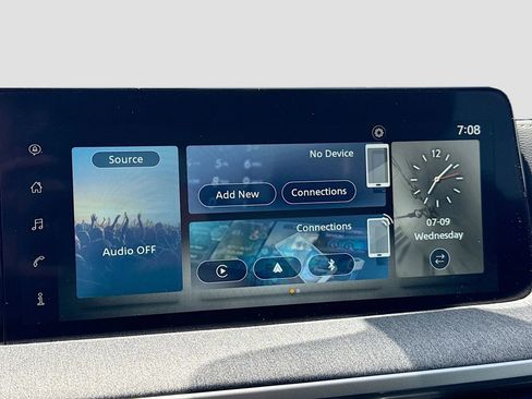 Used 2025 Nissan Kicks SV w/ Charging Package image 13