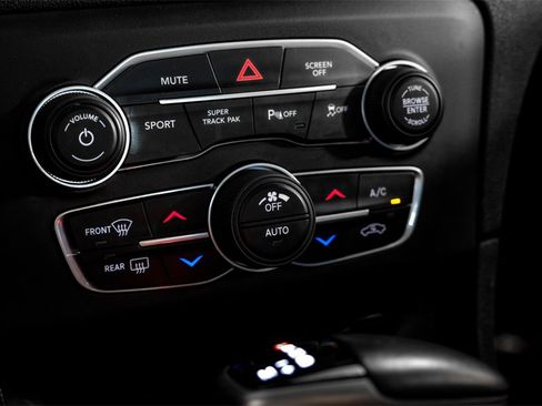 Used 2020 Dodge Charger R/T w/ Navigation & Travel Group image 23