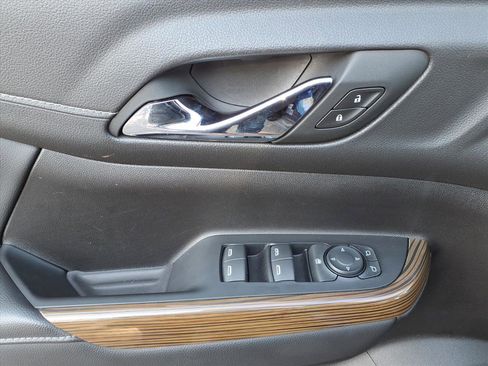 Used 2023 GMC Acadia SLE w/ LPO, Floor Liner Package image 11