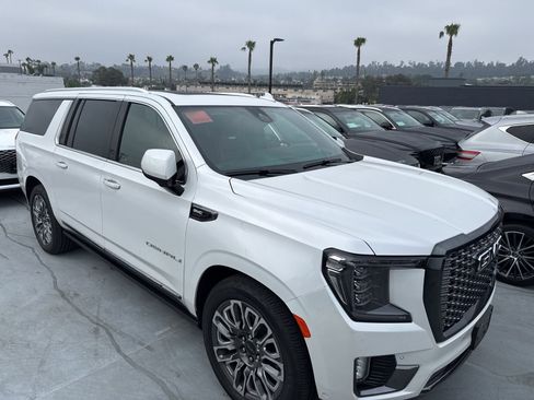 Used 2023 GMC Yukon XL Denali Ultimate image 1