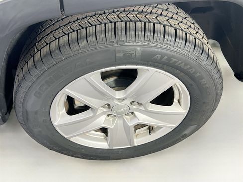 Used 2022 Jeep Compass Latitude AWD/4WD image 28