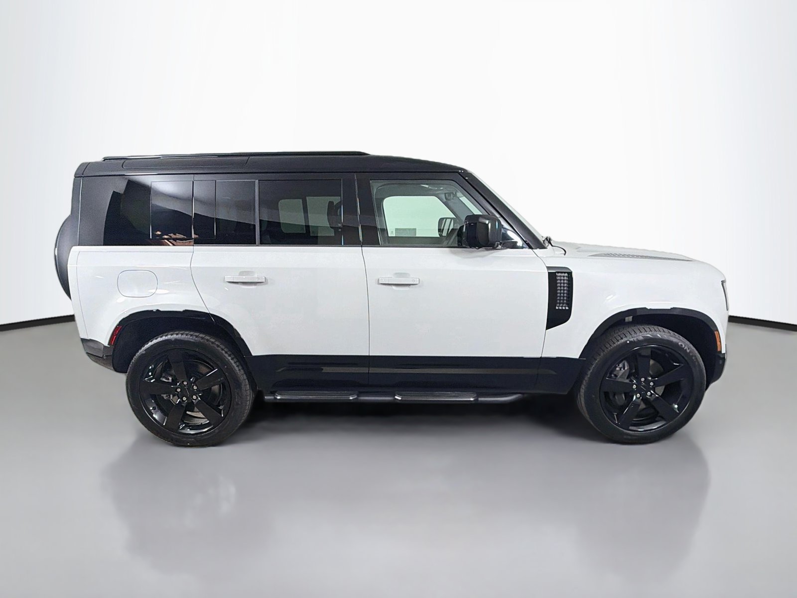 Used 2026 Land Rover Defender 110 X-Dynamic SE AWD/4WD image 6