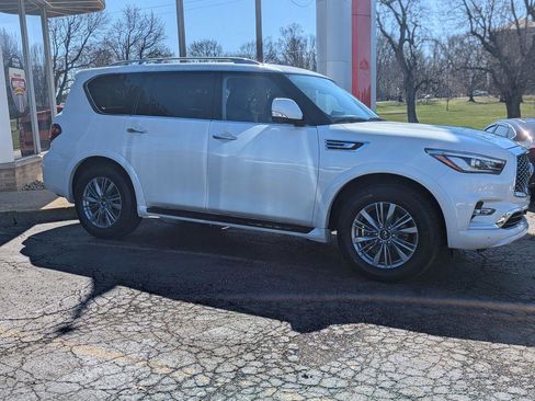 Used 2023 INFINITI QX80 Luxe w/ Cargo Package AWD/4WD image 4