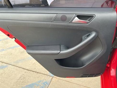 Used 2013 Volkswagen Jetta S image 16