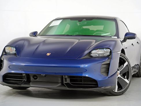 Used 2020 Porsche Taycan image 3