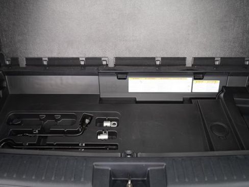Used 2023 Toyota Highlander XLE AWD/4WD image 70