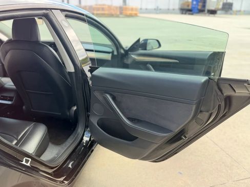 Used 2022 Tesla Model 3 Standard Range image 19