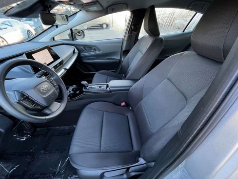 Used 2025 Toyota Prius LE image 27
