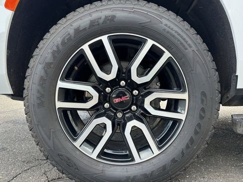 Used 2022 GMC Yukon XL AT4 w/ AT4 Premium Plus Package image 11