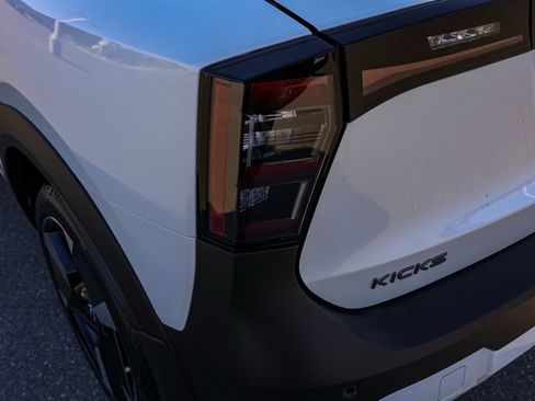 New 2026 Nissan Kicks SR image 7