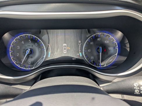 Used 2024 Chrysler Pacifica Touring-L FWD image 30