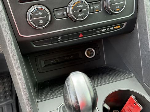 Used 2021 Volkswagen Atlas SE image 11