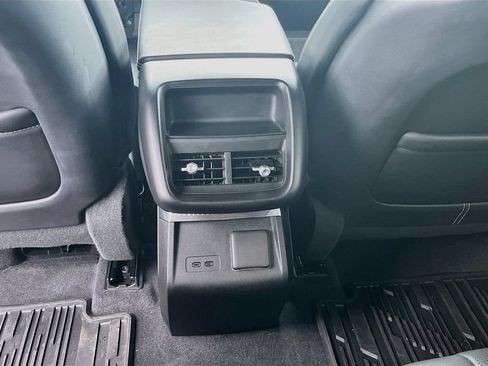Used 2025 Cadillac Lyriq Sport AWD/4WD image 27