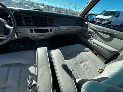 Used 1997 Lincoln Town Car Executive image 37